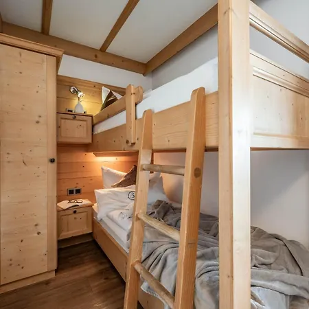 Haus Schoeser Apartament *