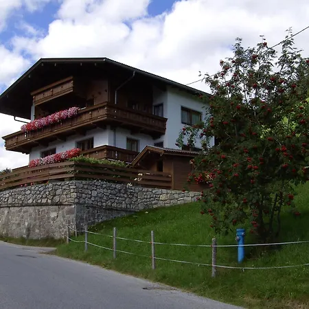 Haus Schoeser アパート